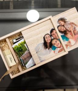 scatola cofanetto in legno porta chiavetta usb e fotografie